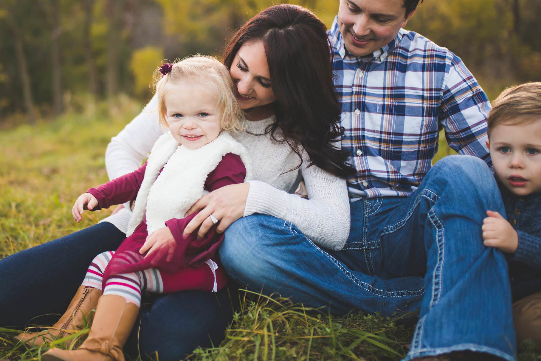 young family lifestyle portrait session fall in minnesota katie jeanne