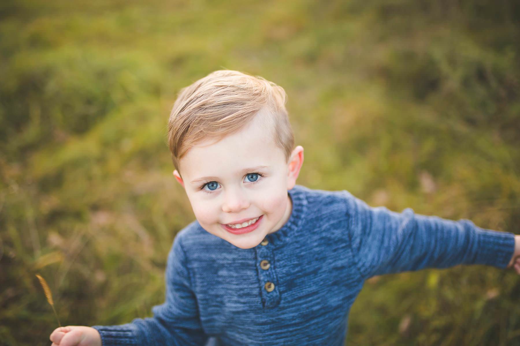 young family lifestyle portrait session fall in minnesota katie jeanne