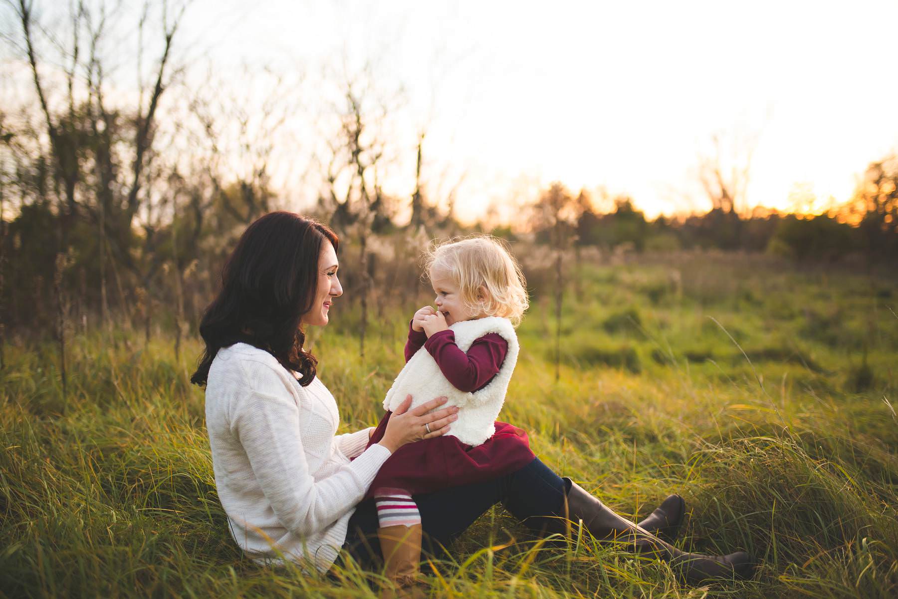 young family lifestyle portrait session fall in minnesota katie jeanne