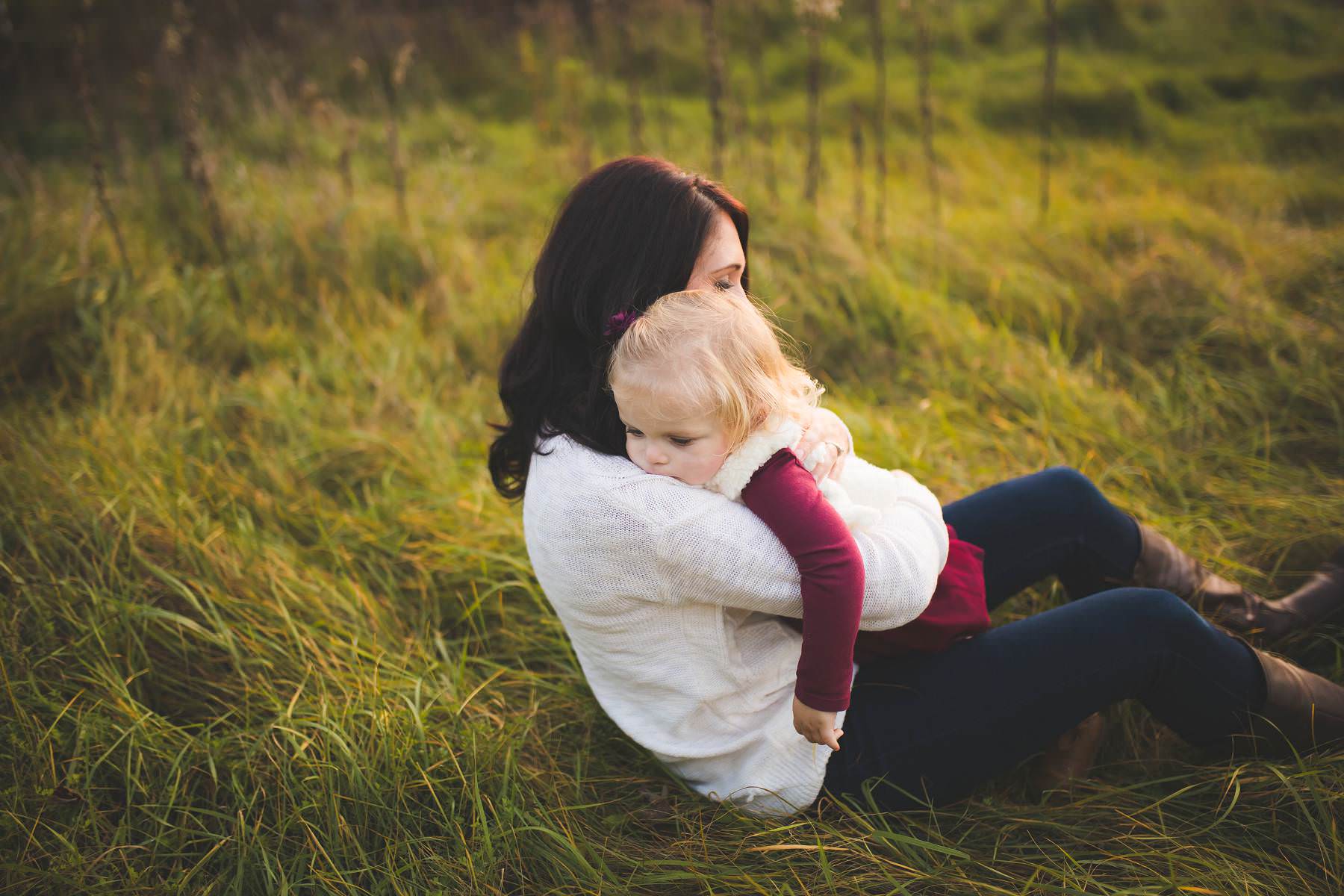 young family lifestyle portrait session fall in minnesota katie jeanne