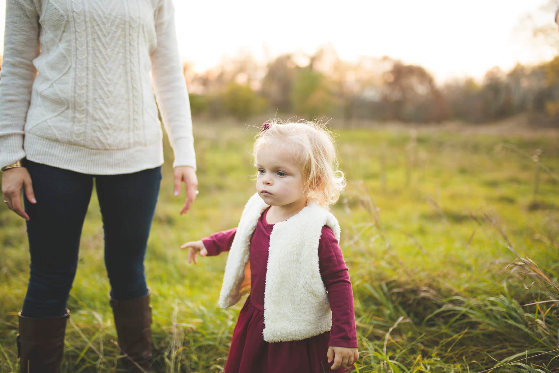 young family lifestyle portrait session fall in minnesota katie jeanne