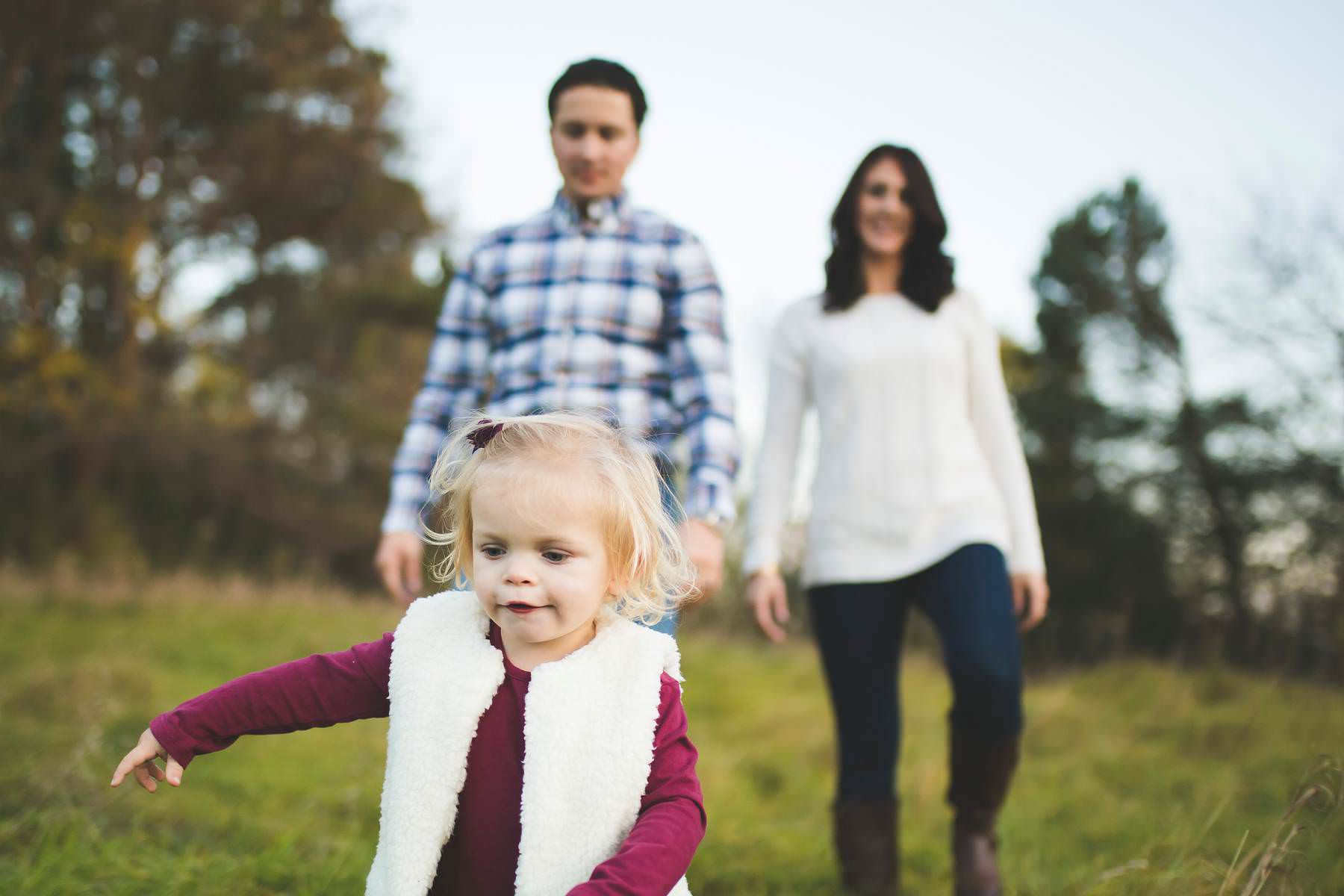 young family lifestyle portrait session fall in minnesota katie jeanne